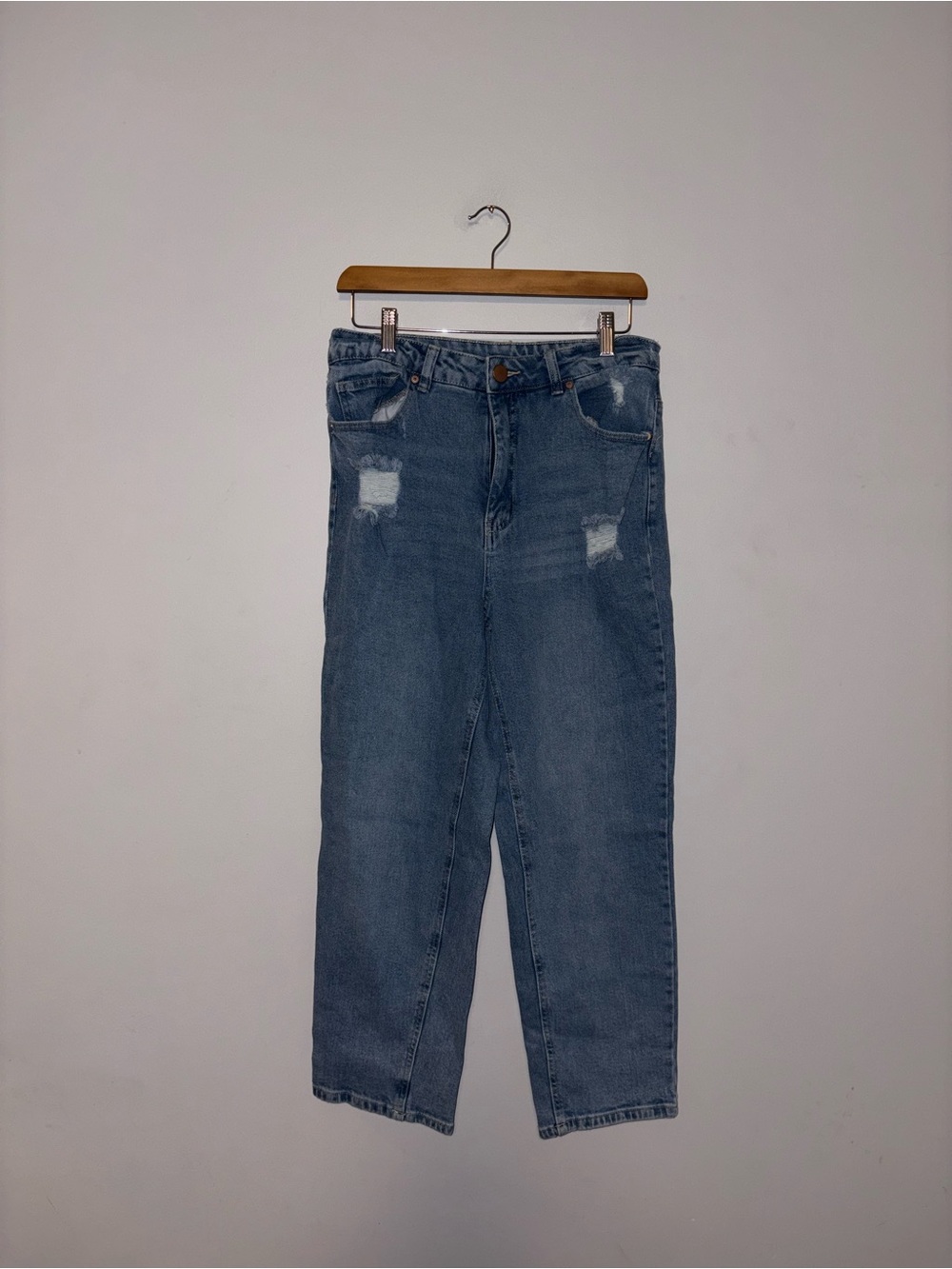 No Boundaries • Distressed Jeans